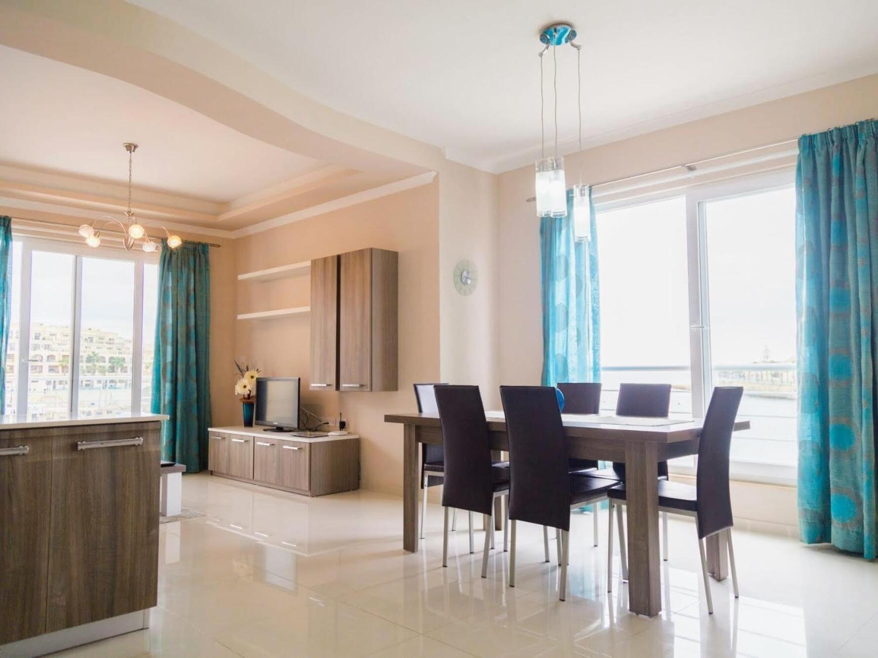 Riviera Holiday Apartments - Seafront - Wifi Marsaskala Room photo